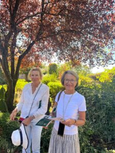 visite-adherents-jardins-soussilanges.jpg Adhérentes de PJRA lors de la visite des Jardins des Soussilanges